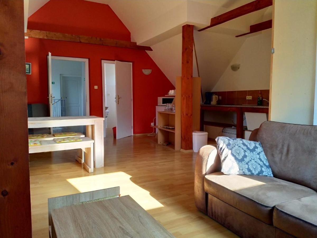 Camping & Guest House Pliskovice Mirovice Luaran gambar