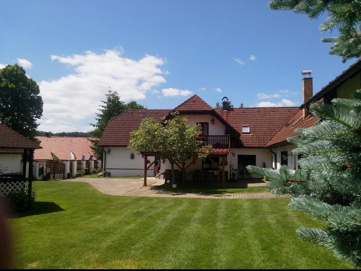 Camping & Guest House Pliskovice Mirovice Luaran gambar