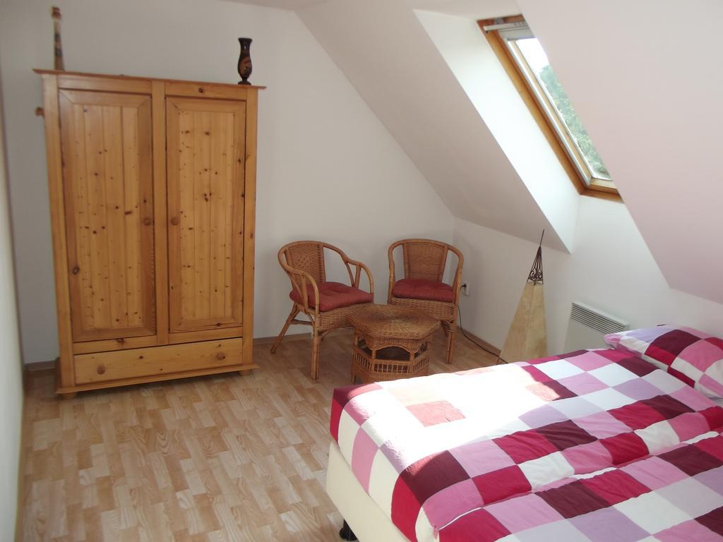 Camping & Guest House Pliskovice Mirovice Luaran gambar